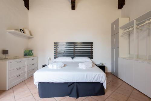 a bedroom with a large bed with towels on it at 2 Rooms next to a market and Piazza Santa Croce - HomeUnity in Florence