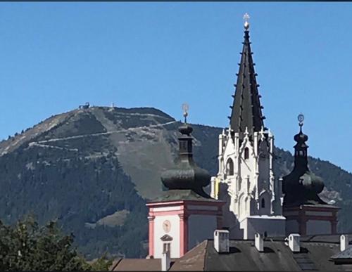 Ein allgemeiner Bergblick oder ein Berglick von der Ferienwohnung aus