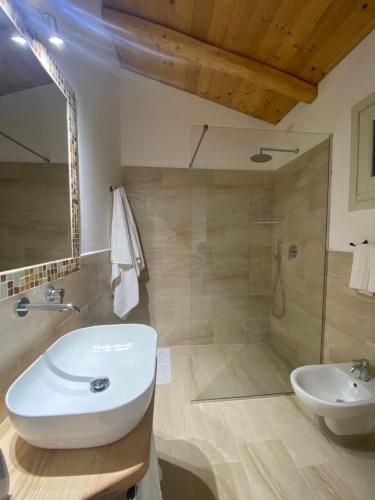 a bathroom with a sink and a shower at Il Vistamare in Rudalza