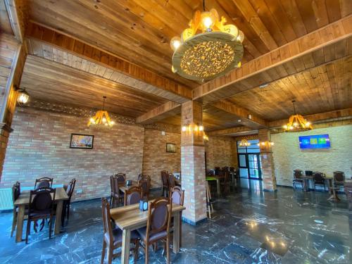 Un restaurante o sitio para comer en Three Penguins