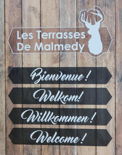 a sign for a basketball game on a wooden floor at Aux 4 vents - Malmedy in Malmedy