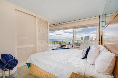 Ilikai #1743 Panoramic views on Waikiki Beach_2