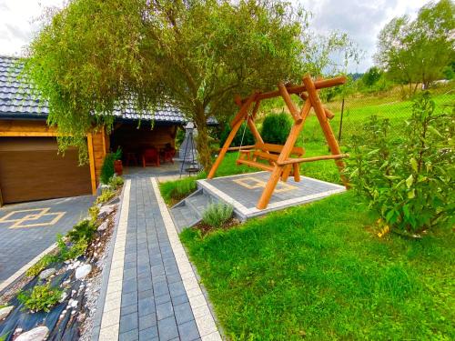 Taman di luar Domek całoroczny "U Haliny''