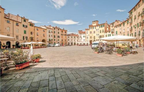 a city square with tables and chairs and buildings at Alloro 1 in Montecarlo