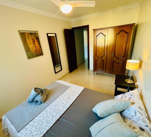 Un pat sau paturi într-o cameră la Stay Inn Caleta de Vélez