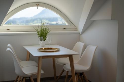 a table and chairs in a room with a window at Rooms21 in Schiefling am See