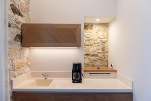 サモスにあるVilla Samos - Renovated stone villa with private pool- 2 min from the sea!のギャラリーの写真