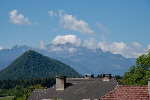 a view of the mountains from a house at Rooms21 in Schiefling am See
