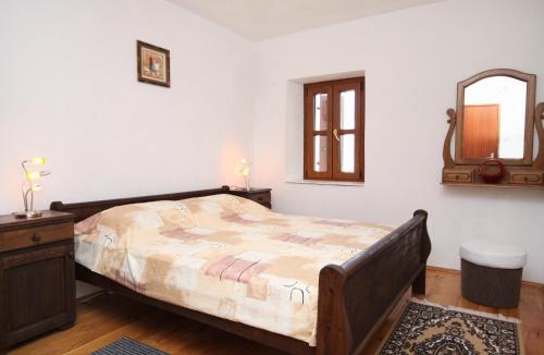 Postel nebo postele na pokoji v ubytování Holiday house with WiFi Okrug Gornji, Ciovo - 5253