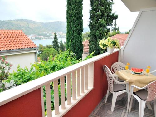 Apartments by the sea Rogoznica - 5269