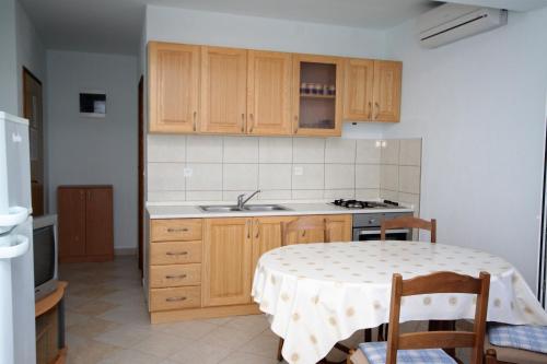 Apartments by the sea Rogoznica - 5269