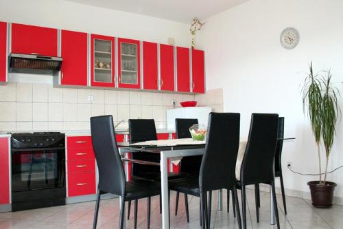 Η κουζίνα ή μικρή κουζίνα στο Apartments with a parking space Podstrana, Split - 5250