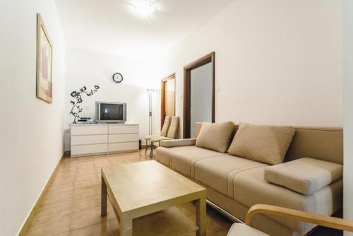 Family friendly apartments with a swimming pool Sveti Anton, Krk - 5291