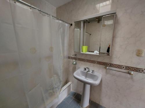 Et badeværelse på Casa hermosa cómoda en barrio tranquilo