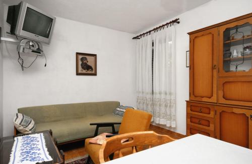 Apartments with a parking space Baska, Krk - 5411