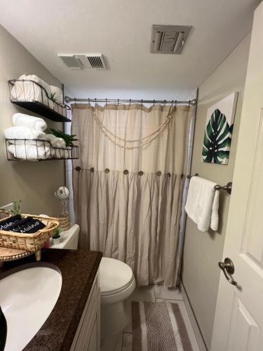 Φωτογραφία από το άλμπουμ του Beach Oasis 704 Lovely Daytona ocean front for 5 sleeps up to 12 σε Ακτή Ντεϊτόνα