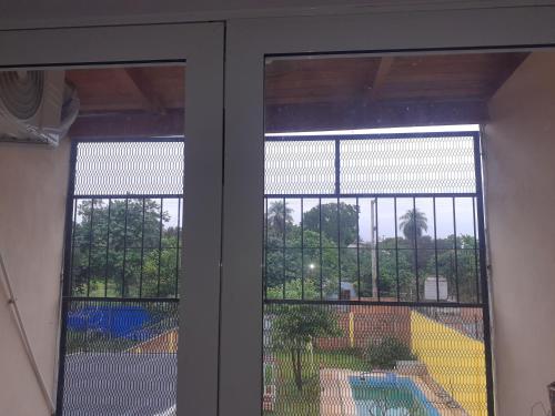 two windows in a room with a view of a pool at La Candela 1 casa in Villa Lonca