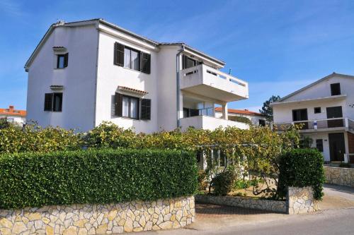 Apartments with a parking space Krk - 5321