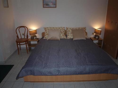 Posteľ alebo postele v izbe v ubytovaní Rooms with a parking space Krk - 5360