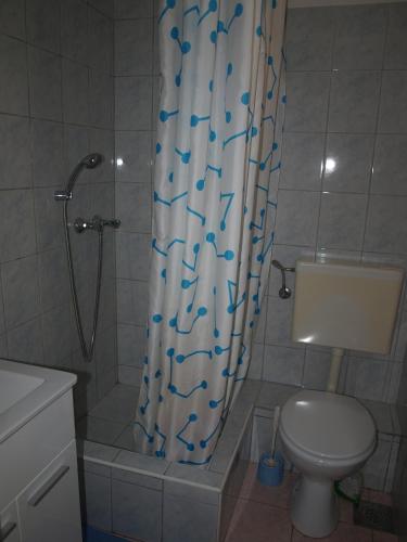 Rooms with a parking space Krk - 5360
