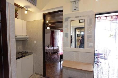 Kuchyň nebo kuchyňský kout v ubytování Apartment Novi Vinodolski 5486a