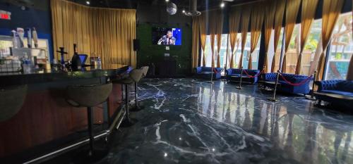 Телевизор и/или развлекательный центр в Fort Lauderdale Grand Hotel