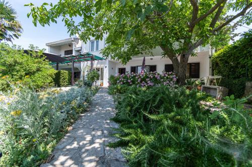 Zahrada ubytování Apartments by the sea Punat, Krk - 5351