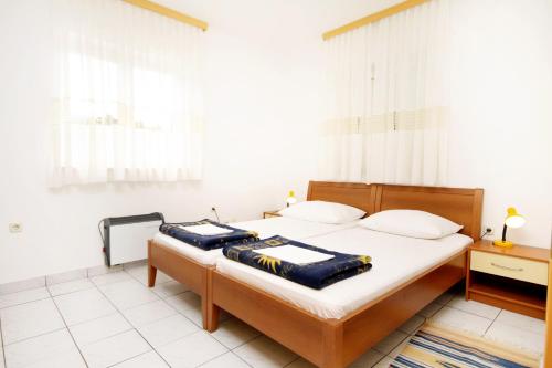 Postel nebo postele na pokoji v ubytování Apartment Jadranovo 5521b