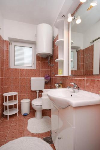 Apartments with parking space Novi Vinodolski - 5529