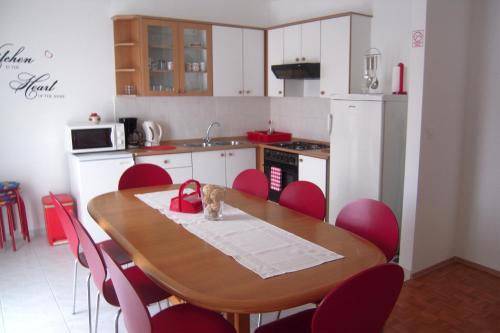 Apartments with parking space Novi Vinodolski - 5529
