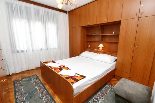 Postel nebo postele na pokoji v ubytování Apartments with a parking space Novi Vinodolski - 5525