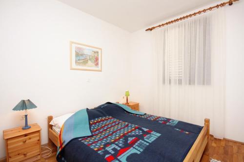 En eller flere senge i et værelse på Apartments with a parking space Porat, Krk - 5322