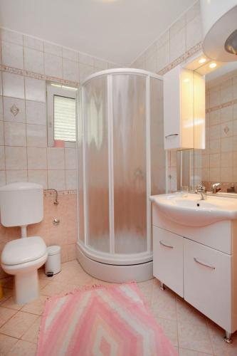 Apartments with swimming pool Novi Vinodolski - 5479