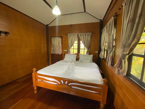 a bedroom with a bed with two towels on it at Pruksa View Homestay in Ban Phu Hi