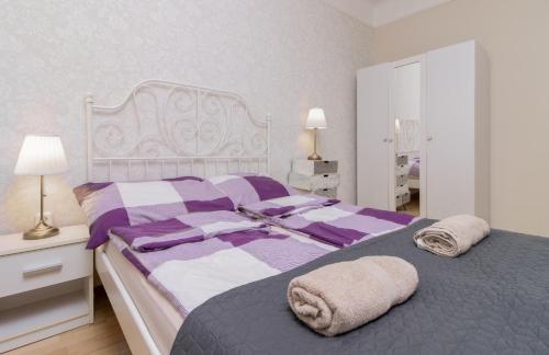 Aurora Main Street Apartment