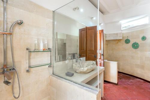 Ένα μπάνιο στο La Villa Oberoi (2 BR)