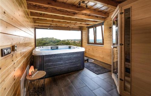 Et badeværelse på Stunning Home In Grabrovnik With Wifi