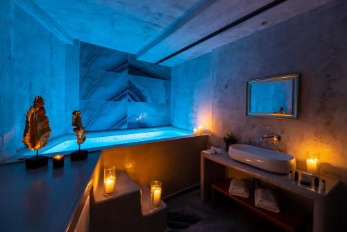 Photo de la galerie de l'établissement Daydream Luxury Suites, à Fira