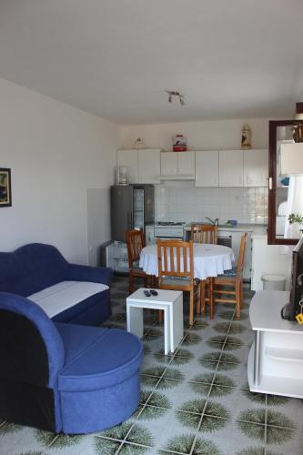 Apartments with parking space Supetar, Brac - 5628
