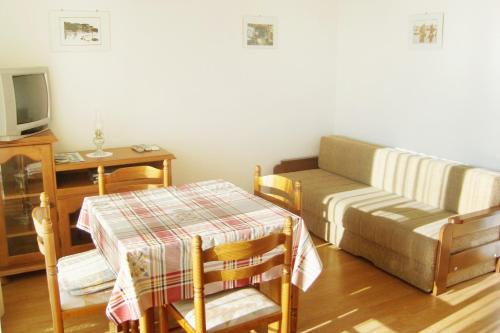 Apartments by the sea Novi Vinodolski - 5591