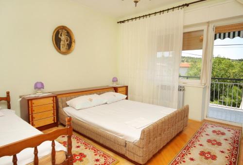 Apartments with parking space Senj - 5572