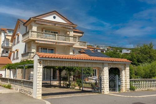 Apartments with parking space Crikvenica - 5589