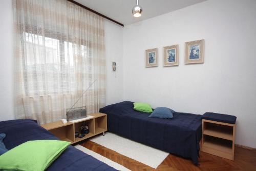 a bedroom with two beds and a window at Apartments by the sea Sumartin, Brac - 5619 in Sumartin