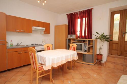 Apartments by the sea Senj - 5570
