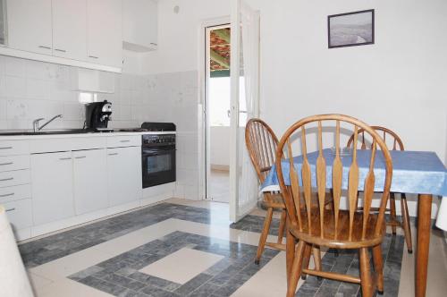 Apartments with WiFi Supetar, Brac - 5667