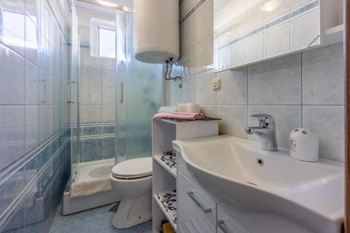 Apartments with parking space Crikvenica - 5595