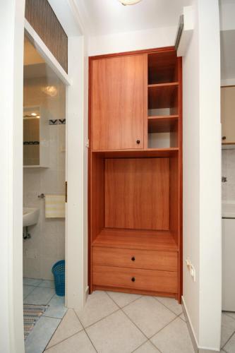 Apartments with parking space Novi Vinodolski - 5593