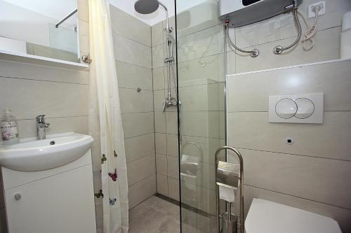 Apartments with WiFi Supetar, Brac - 5665