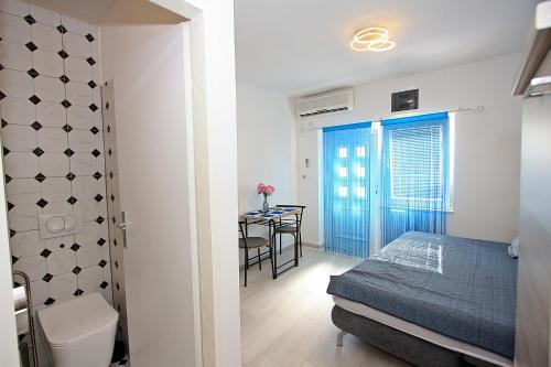 Apartments with WiFi Supetar, Brac - 5665