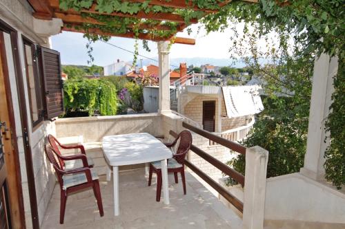 a patio with a table and chairs on a balcony at Apartments by the sea Sumartin, Brac - 5615 in Sumartin